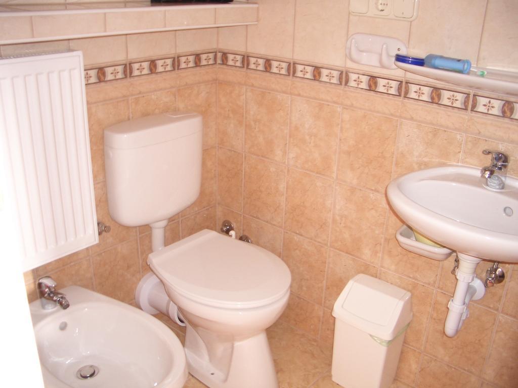 Hegyi Villa Hévíz Pokoj fotografie